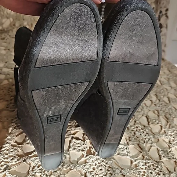 Toms Gray Felt Textile Wool Wedge Booties - Picture 6 of 7